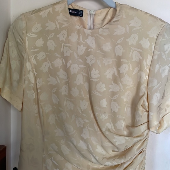 Beautiful 100% silk dress with flower design - Picture 2 of 4